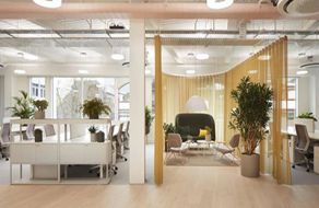 色彩繽紛的辦公場(chǎng)所裝修-使建筑物變得有靈性